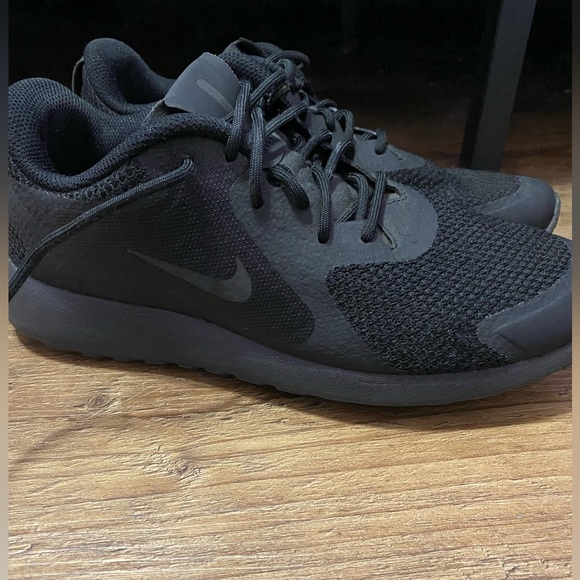 Women's Nike Triple Black Shoes - Picture 1 of 11